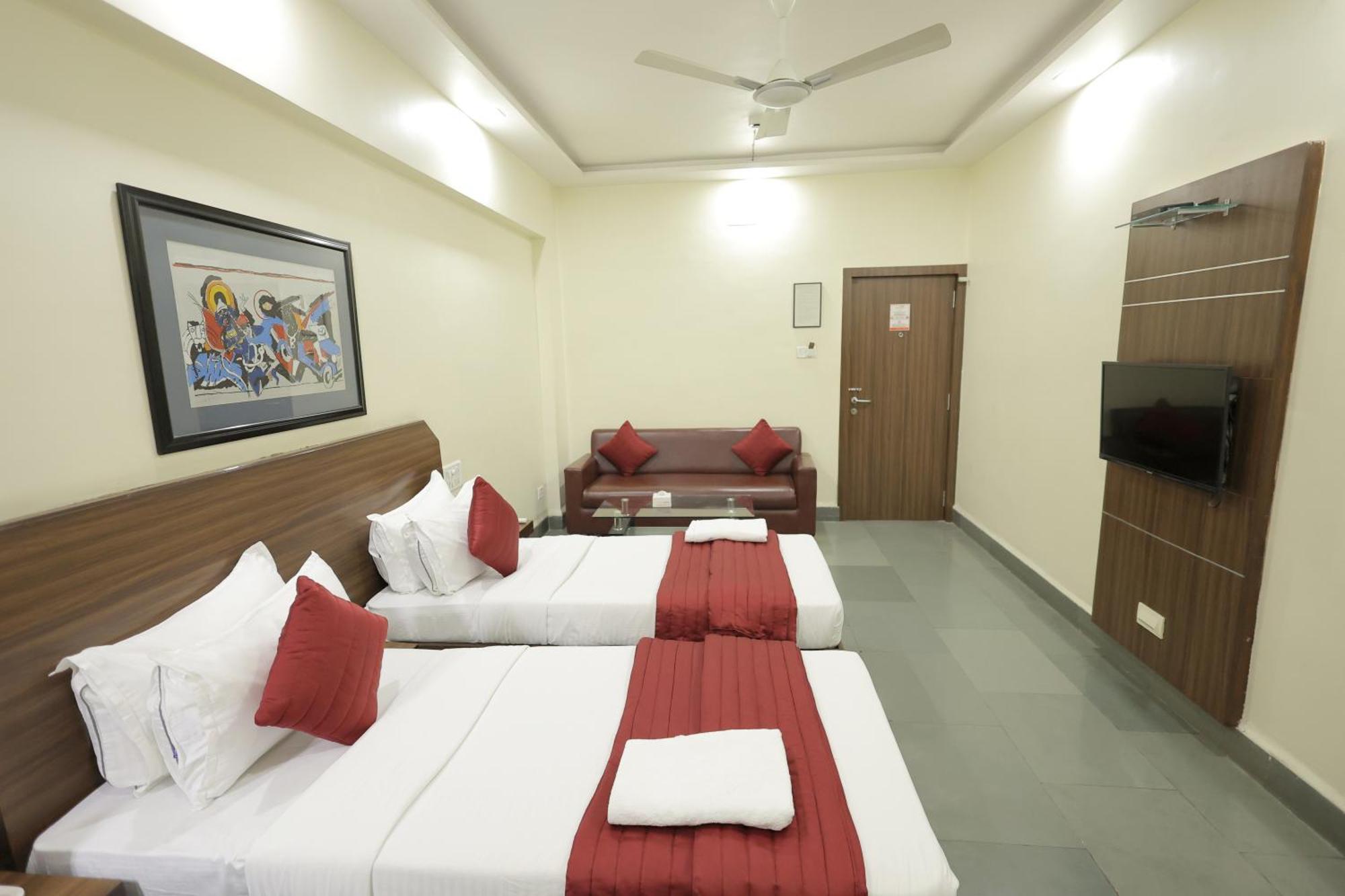 Hotel Hospice Surat Buitenkant foto