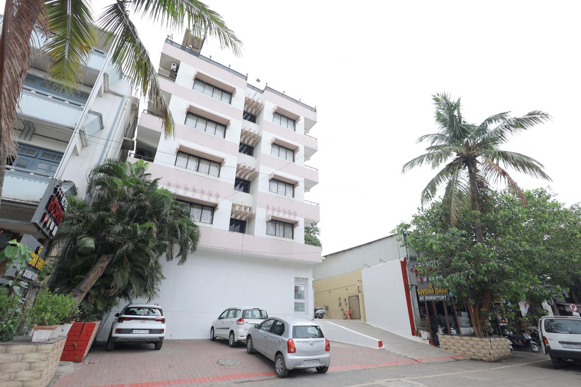 Hotel Hospice Surat Buitenkant foto