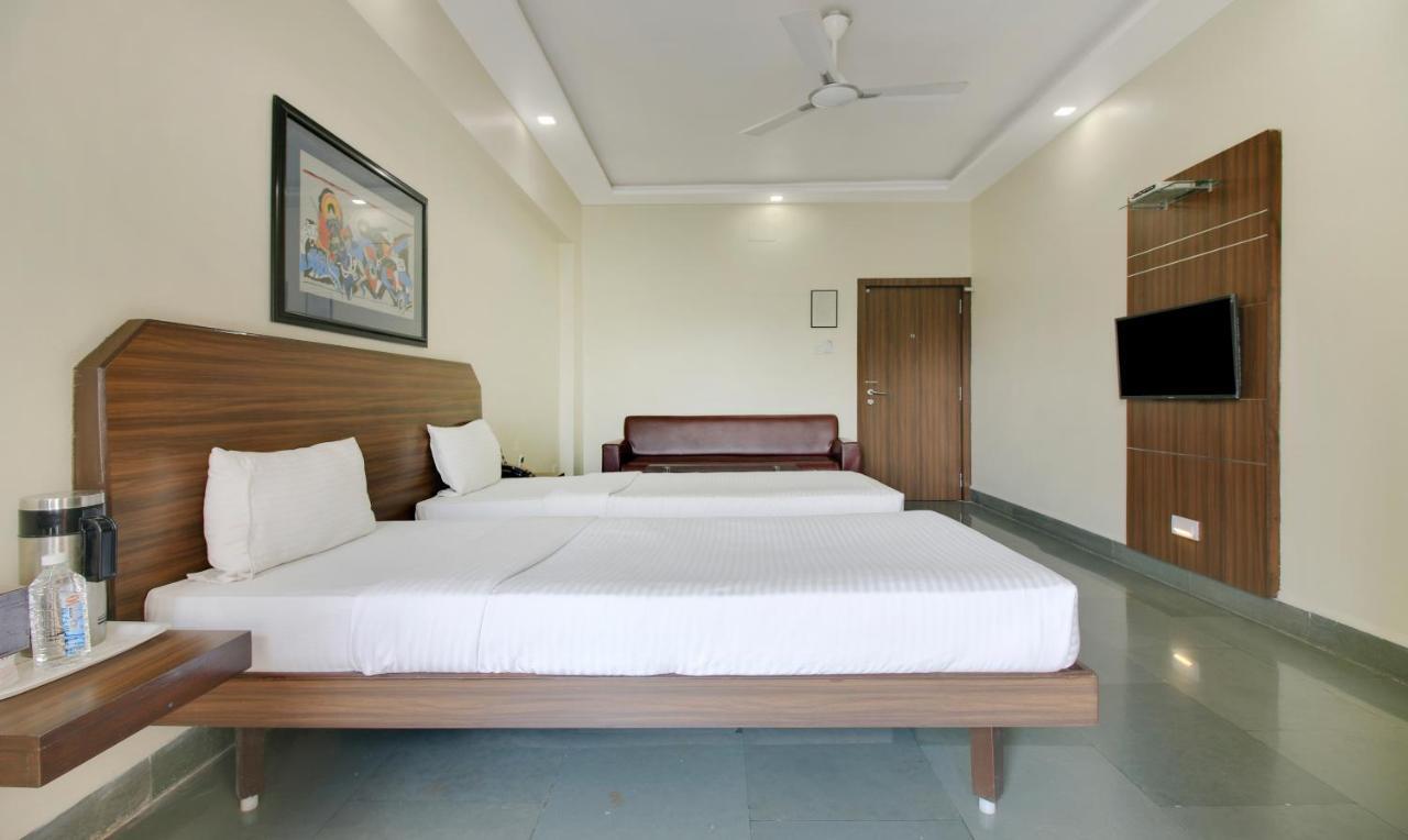Hotel Hospice Surat Buitenkant foto