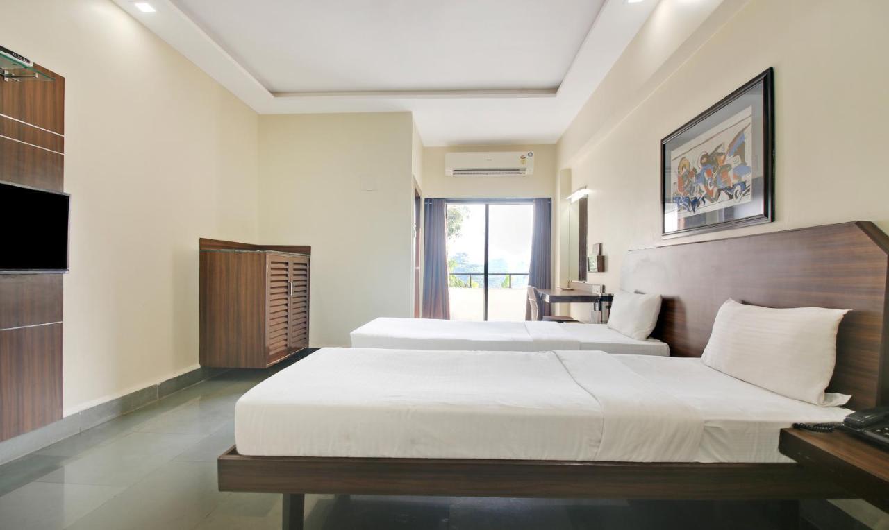Hotel Hospice Surat Buitenkant foto